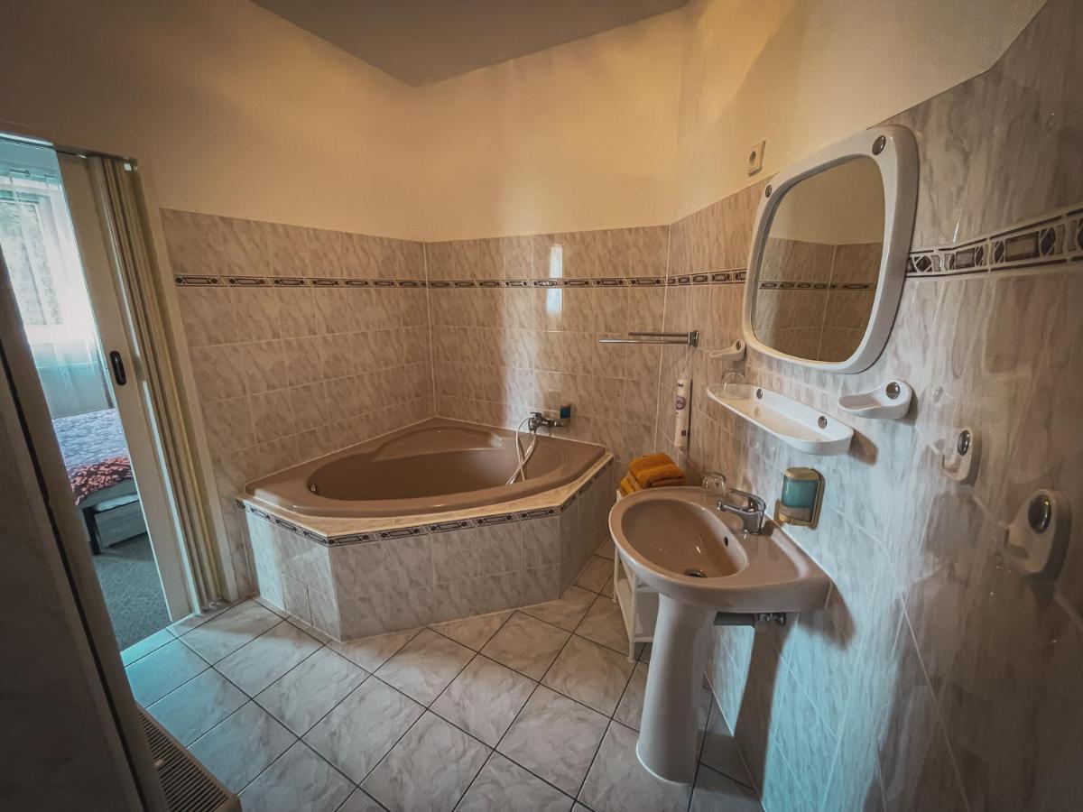 Hotel Apartment Faraon Rumburk Exterior photo